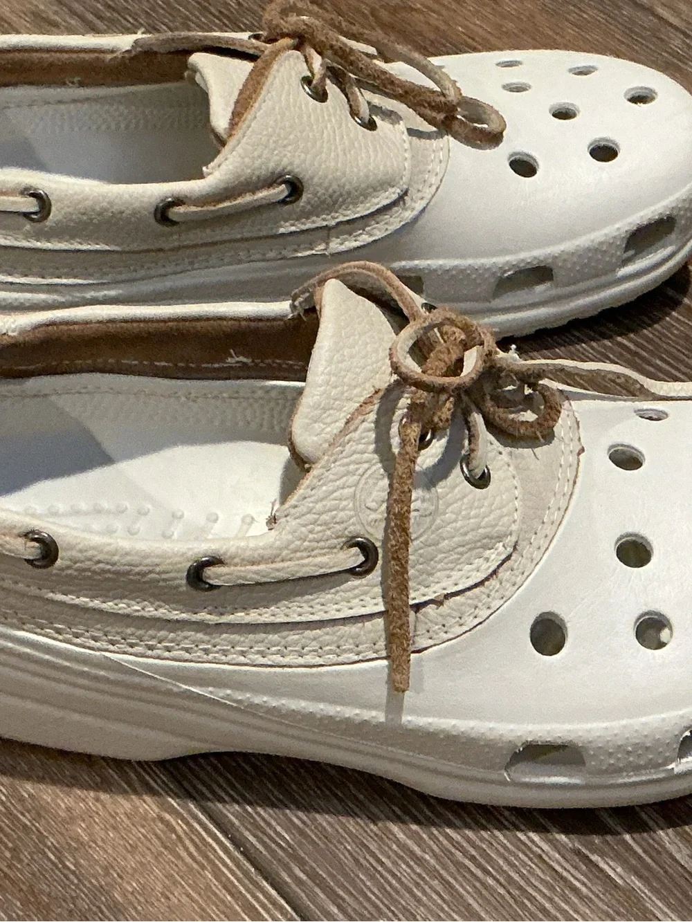 Crocs Islander Pit Crew Leather Boat Shoes Men’s 9 / Women’s 11 Ivory
